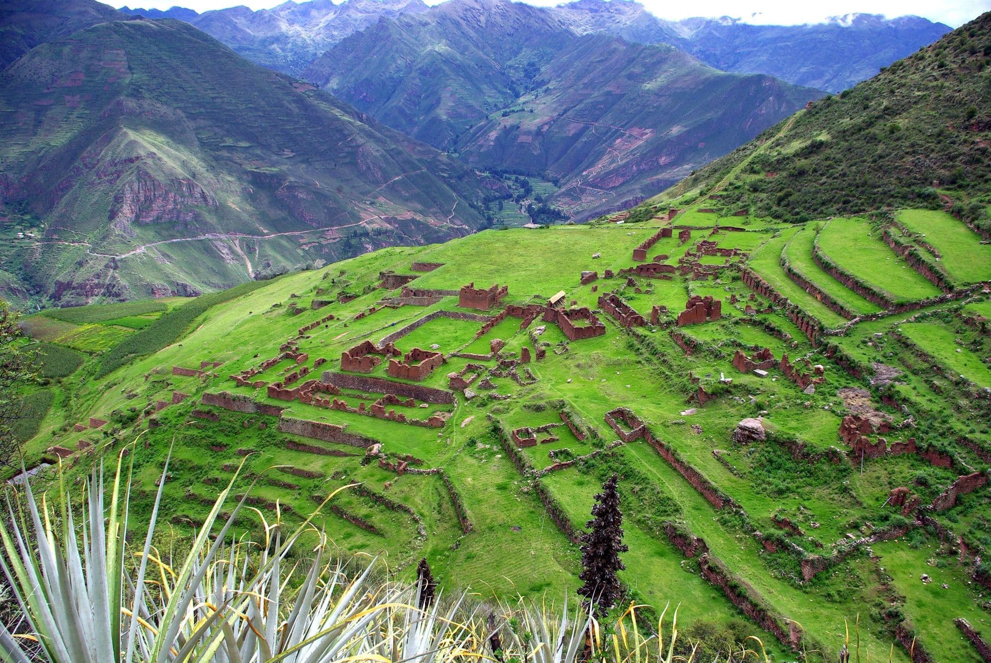 Inca terraces and buildings of Huchuy Qosqo above the Sacred Valley