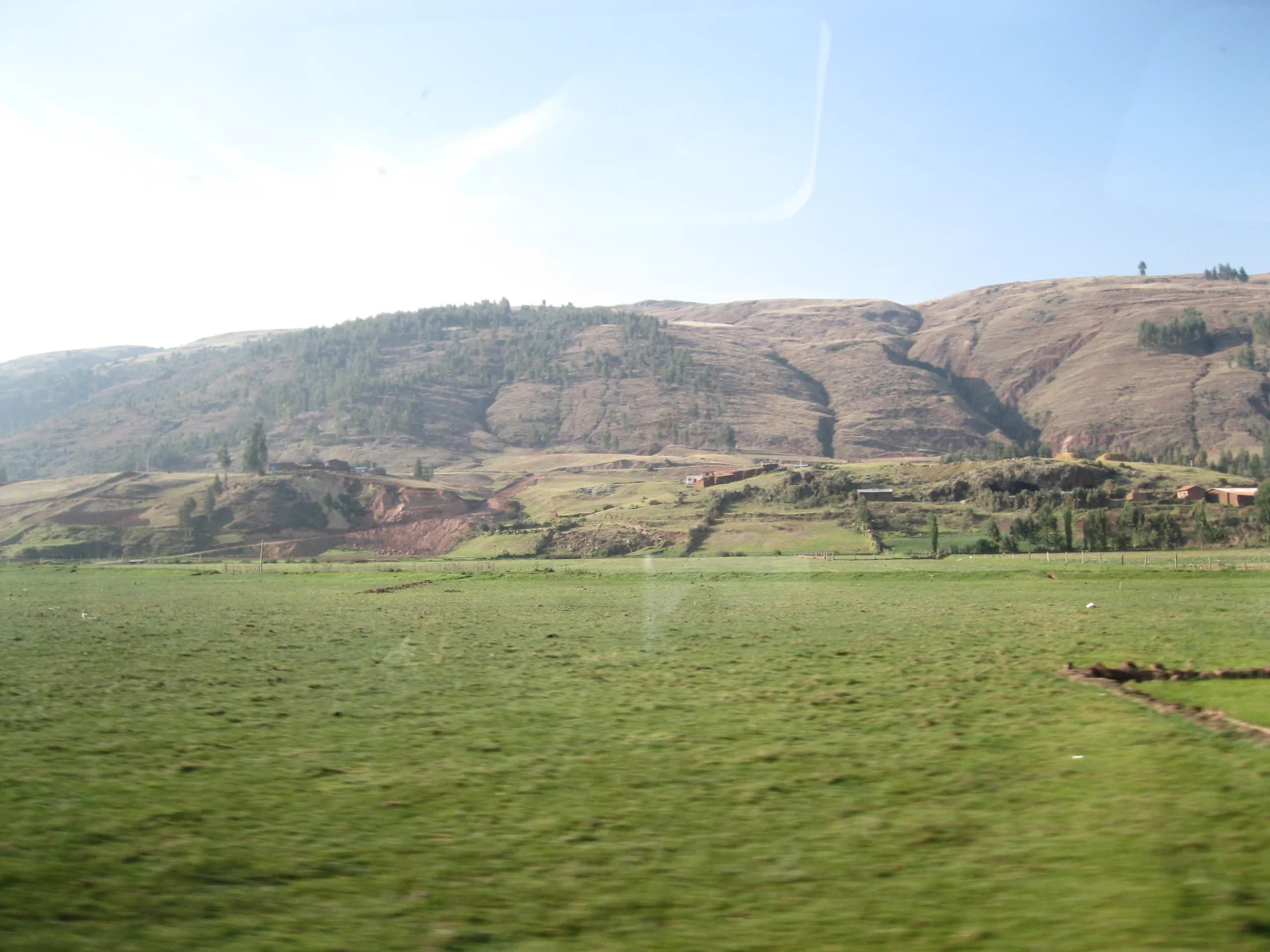 © Rodrigo.Argenton · Wikimedia Commons Agricultural fields and mountains beside the banks of the Urubamba River